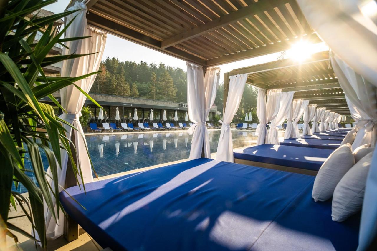 Hotel Arte Spa & Park Velingrad Eksteriør billede Cabana at the pool