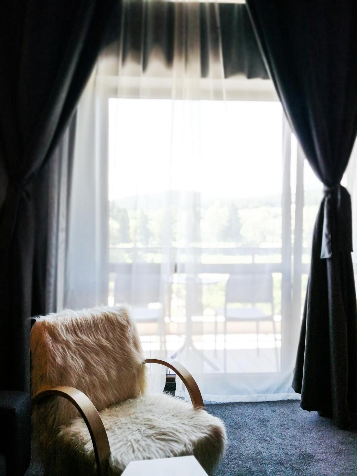 Hotel Arte Spa & Park Velingrad Værelse billede Curtains